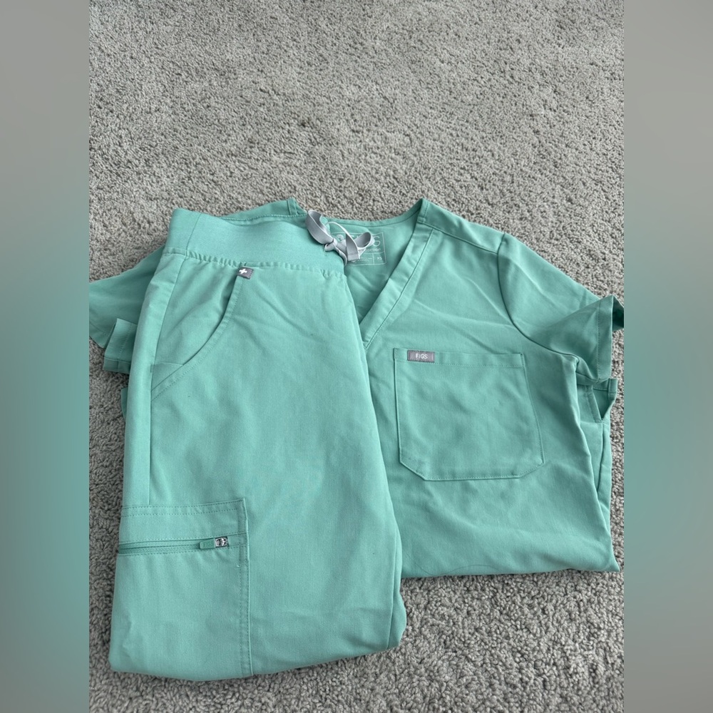 Figs set, XS top, XS petite jogger pants. Light green